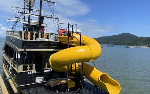 Passeio de Barco Pirata em Bombinhas, SC