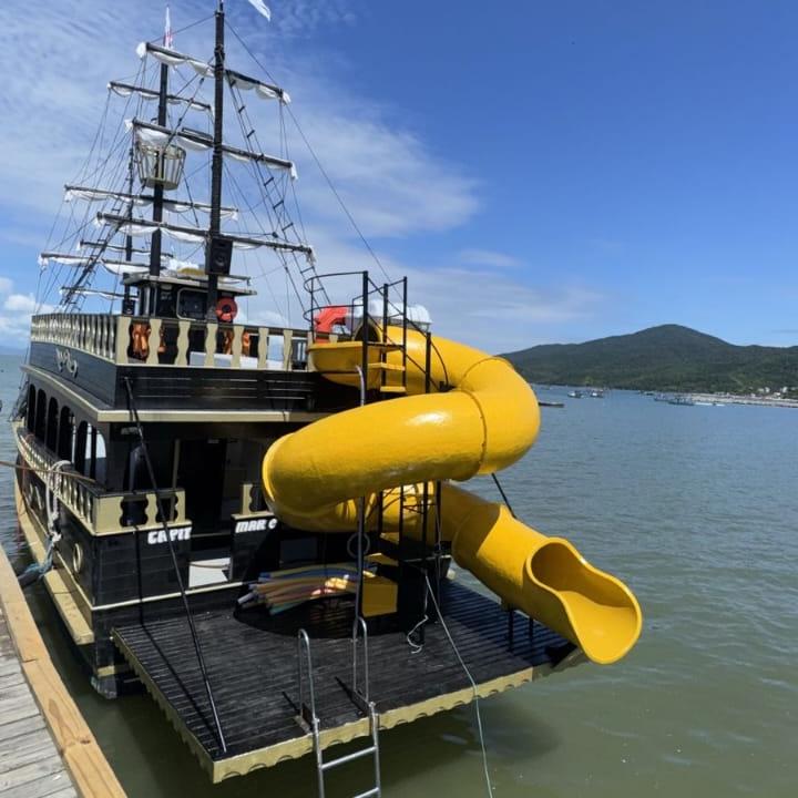 Passeio de Barco Pirata em Bombinhas, SC